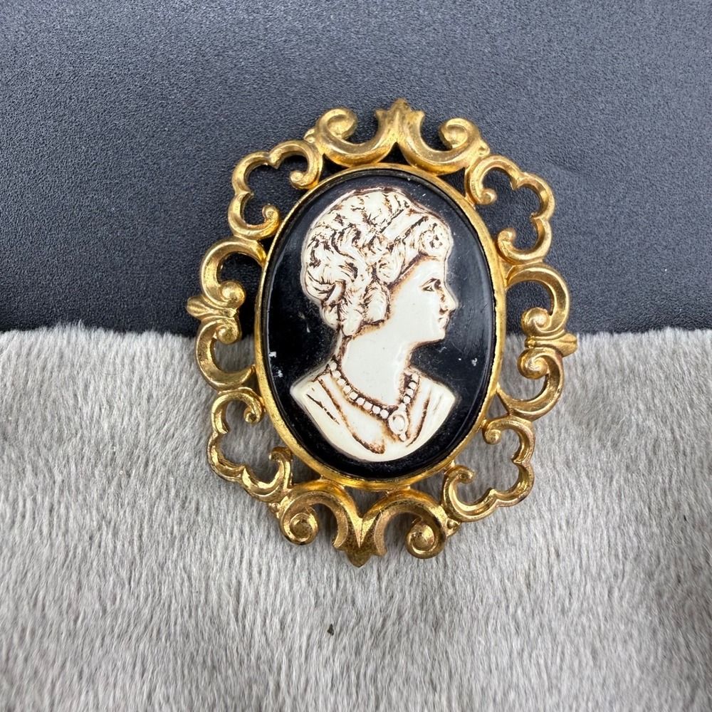 Vintage Cameo Brooch Gold Tone Molded Celluloid